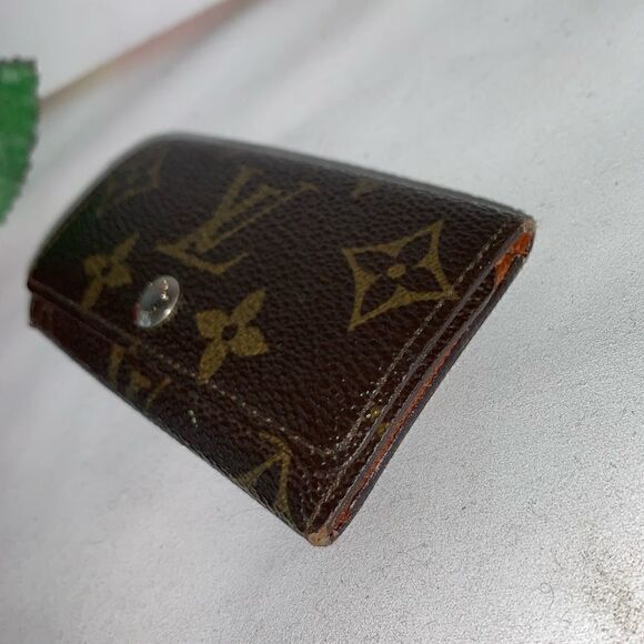 Louis Vuitton Monogram 4 Key Wallet - Picture 4 of 8